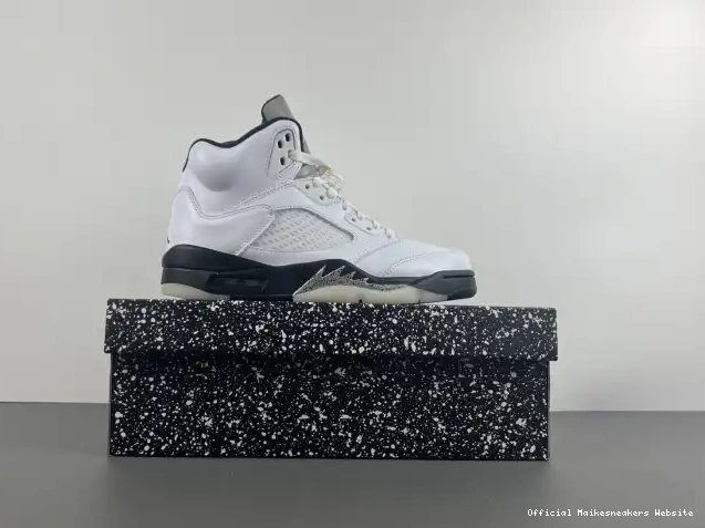 Official Maikesneakers AIR RETRO DD0587-110 BLACK' 'WHITE JORDAN 5 0607